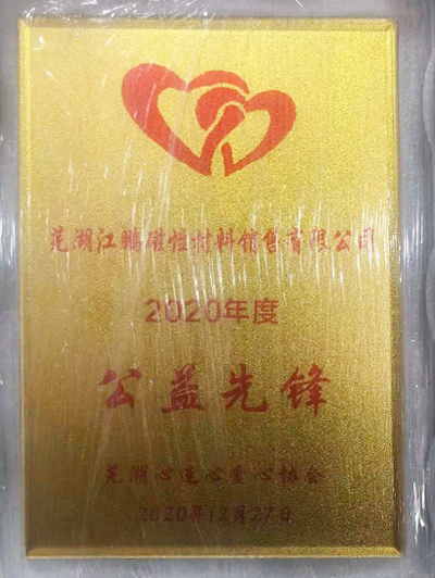 �������h